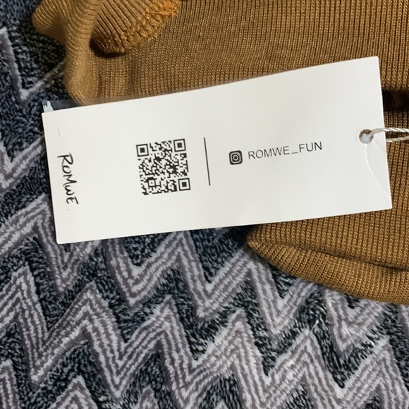 Brown sweater with tag on - Picture 4 of 4